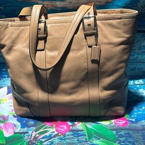 Coach shoulder bag in used condition